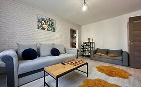 Londof Apartments- New Center